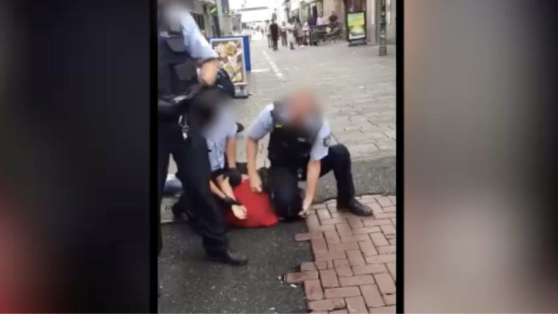 Festnahmevideo aus der Düsseldorfer Altstadt (Foto: SAT.1 NRW)