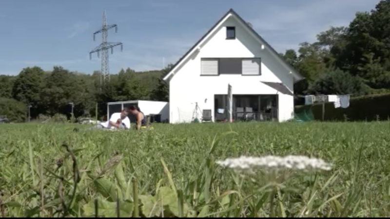 PCB im Garten festgestellt (Foto: SAT.1 NRW)