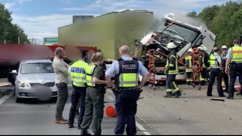 Unfall auf der A4 (Foto: SAT.1 NRW)