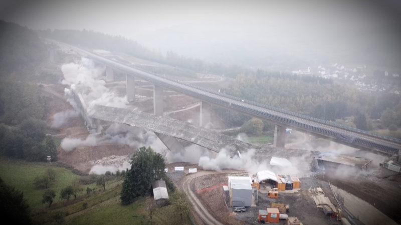 Spektakuläre Sprengung (Foto: SAT.1 NRW)