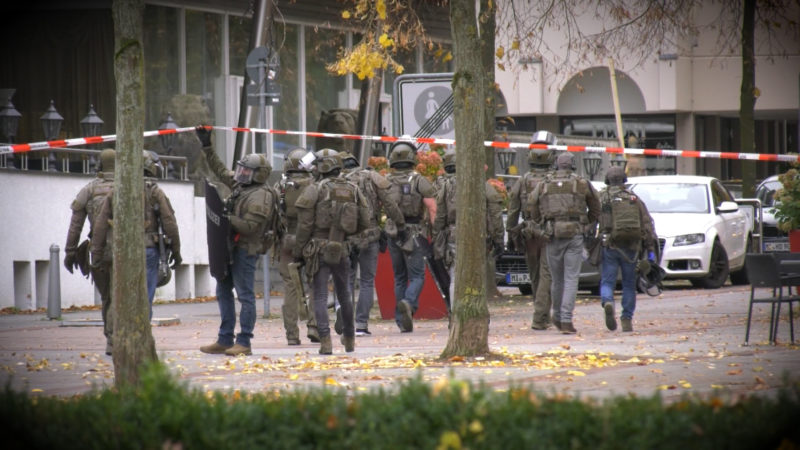 SEK sucht Flüchtigen (Foto: SAT.1 NRW)