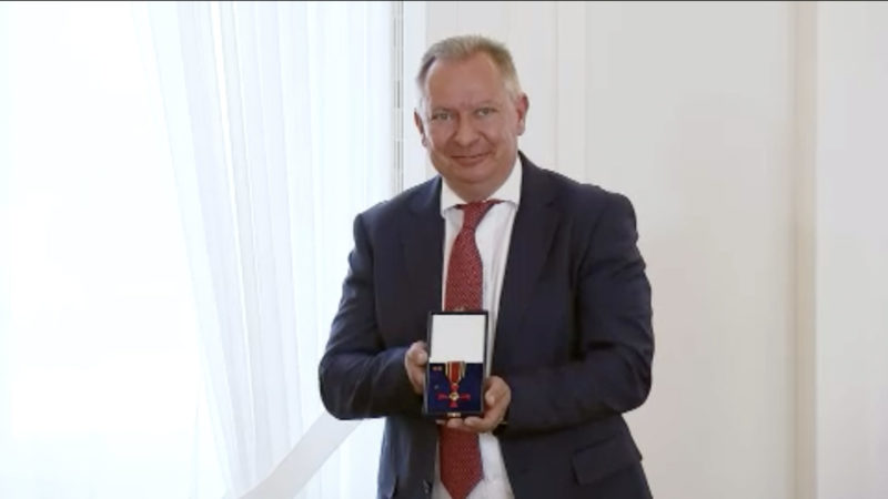 Heinsberger Landrat Pusch erhält Bundesverdienstkreuz (Foto: SAT.1 NRW)