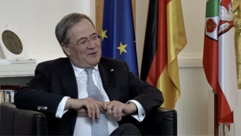 Interview mit NRW-Ministerpräsident (Foto: SAT.1 NRW)