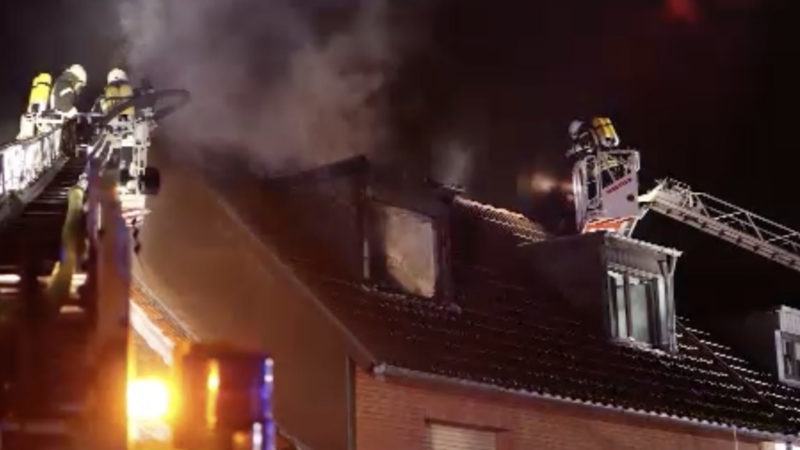 Dachstuhlbrand in Köln (Foto: SAT.1 NRW)