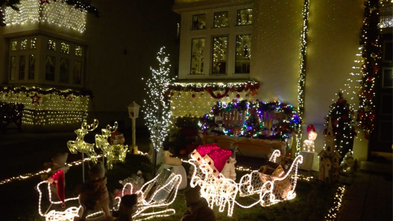 Ganzes Viertel weihnachtlich geschmückt (Foto: SAT.1 NRW)