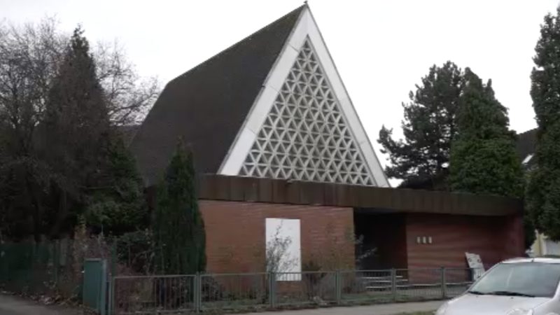 Gottesdienst aufgelöst (Foto: SAT.1 NRW)