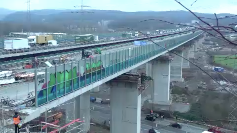 Autobahnbrücke verschoben (Foto: SAT.1 NRW)