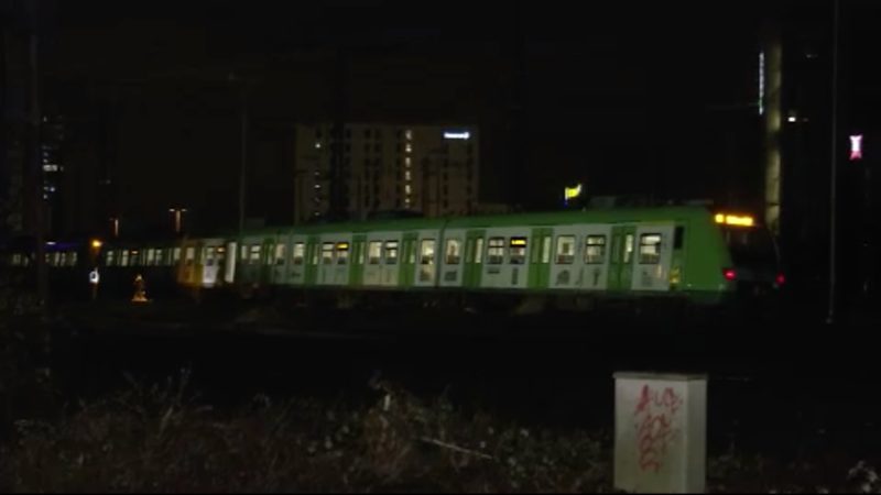 Bahn überrollt Gleisarbeiter (Foto: SAT.1 NRW)