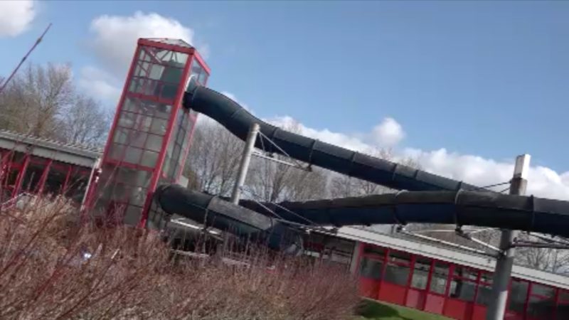 Schwimmbad verschenkt Wasserrutsche (Foto: SAT.1 NRW)