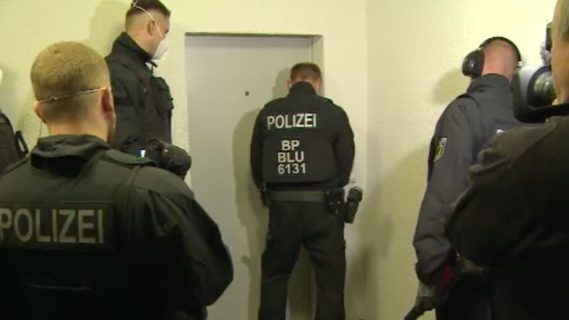 Razzia wegen Menschenhandel (Foto: SAT.1 NRW)