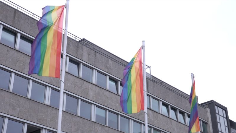 NRW zeigt Flagge gegen Homophobie (Foto: SAT.1 NRW)