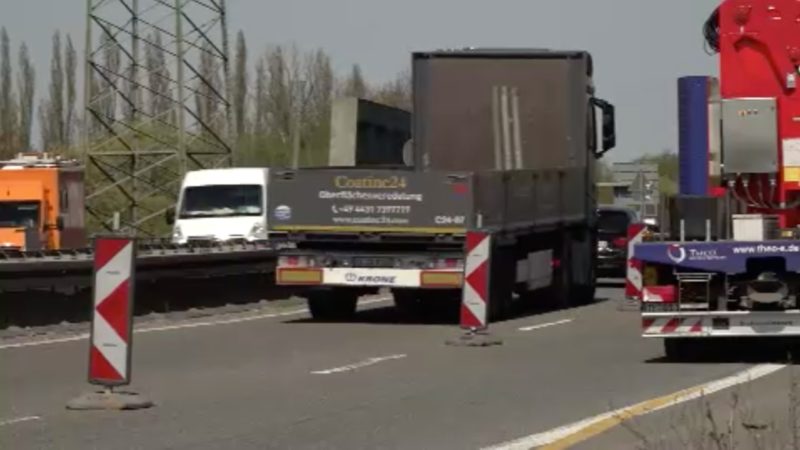 LKW zu schwer für  A43-Brücke (Foto: SAT.1 NRW)