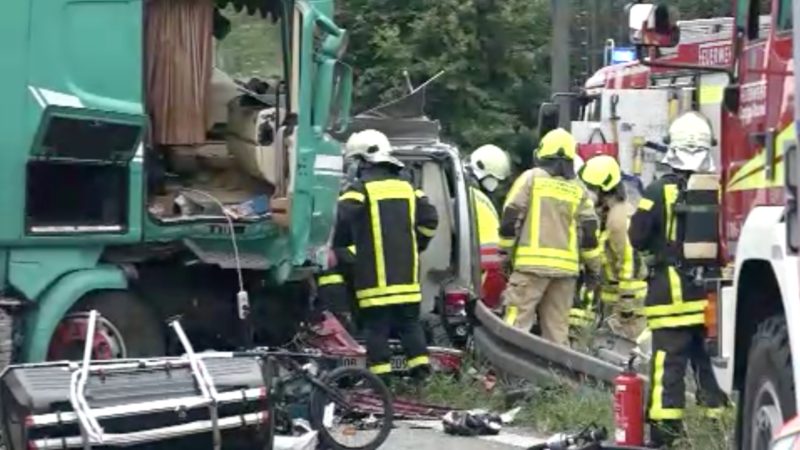 Unfall auf der A2: LKW rast durch Leitplanke (Foto: SAT.1 NRW)