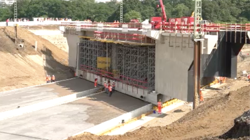 Eisenbahnbrücke verschoben (Foto: SAT.1 NRW)