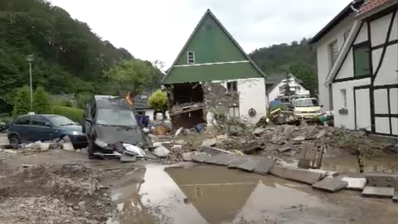 Hilfe für Unwetter-Opfer (Foto: SAT.1 NRW)