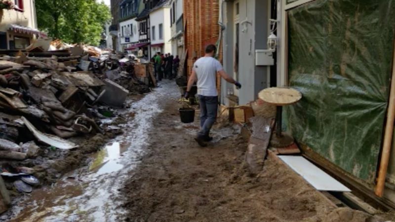 Hilfspaket für den Wiederaufbau (Foto: SAT.1 NRW)