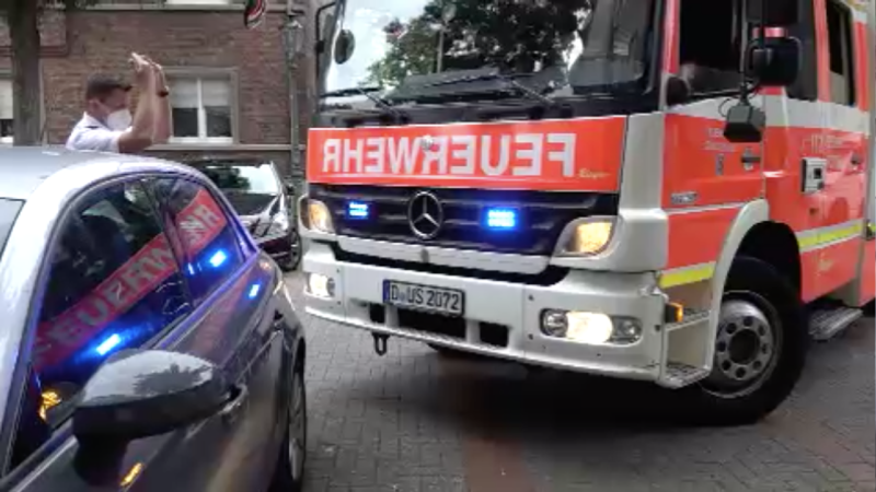 Falschparker behindern Feuerwehr (Foto: SAT.1 NRW)