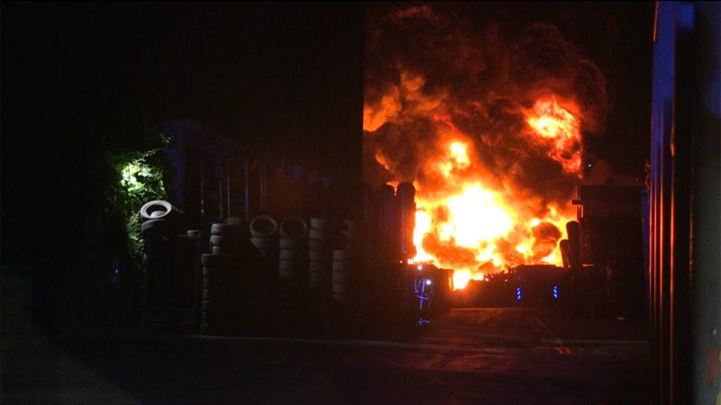 Gefährlicher Großbrand in Bochum (Foto: SAT.1 NRW)