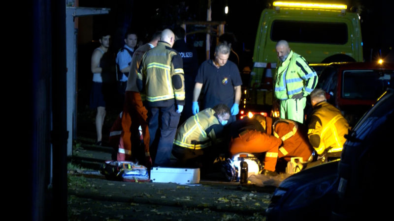 Frau stürzt wegen Handy aus Fenster (Foto: SAT.1 NRW)