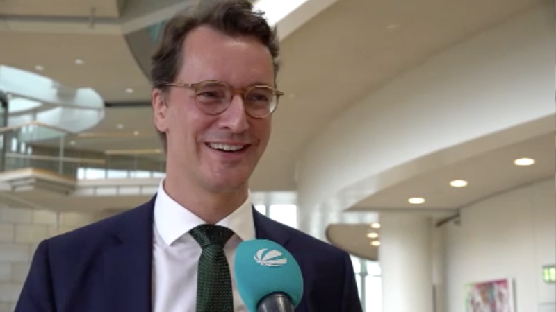 Hendrik Wüst im Interview (Foto: SAT.1 NRW)