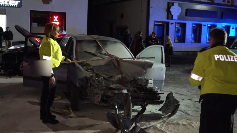 Schon wieder brennen Autos in Weeze! (Foto: SAT.1 NRW)