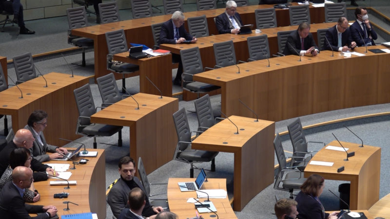 Landtagsdebatte um Corona-Regeln (Foto: SAT.1 NRW)