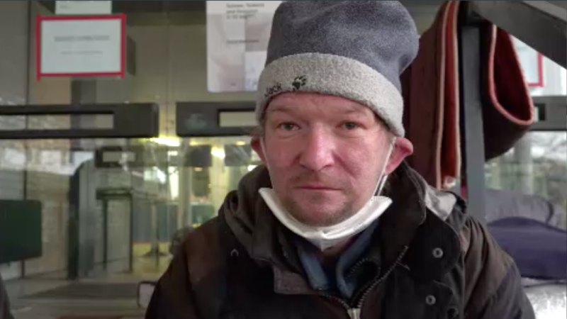 Obdachlose mit Flaschen beworfen (Foto: SAT.1 NRW)