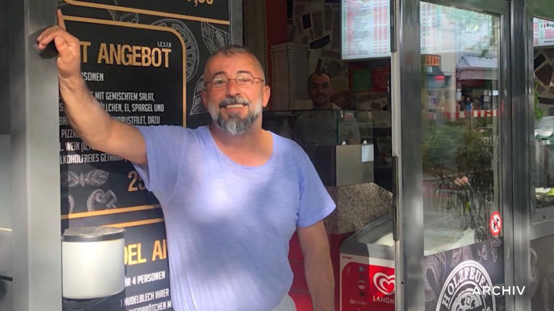Nach Haft in der Türkei: Pizzabäcker zurück in NRW (Foto: SAT.1 NRW)