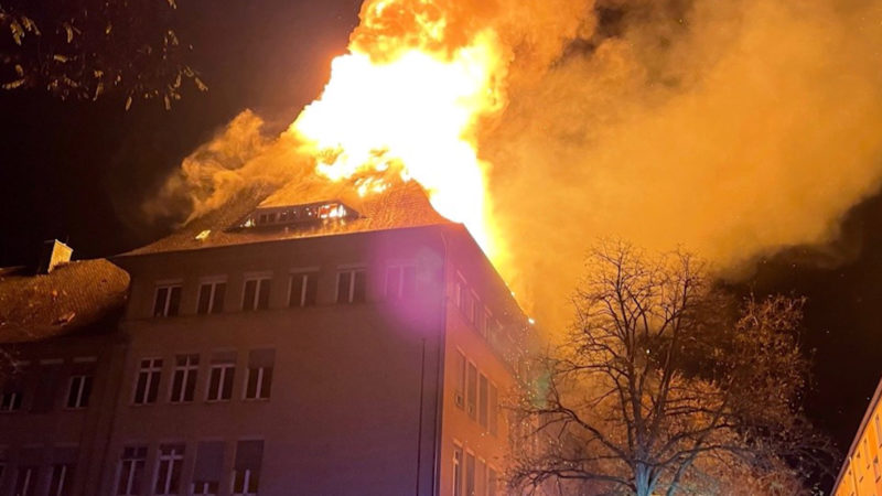 Brand bei der Grundschule (Foto: SAT.1 NRW)