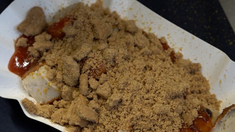 Currywurst mit Spekulatius (Foto: SAT.1 NRW)