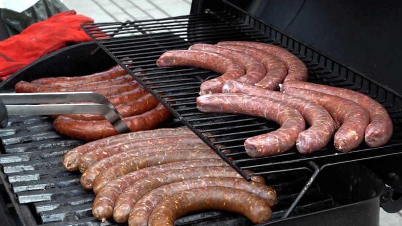 Deutschlands leckerste Bratwurst kommt aus Gütersloh (Foto: SAT.1 NRW)