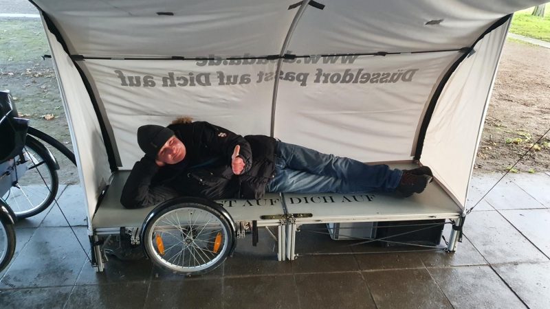 Schlafanhänger für Obdachlose (Foto: SAT.1 NRW)