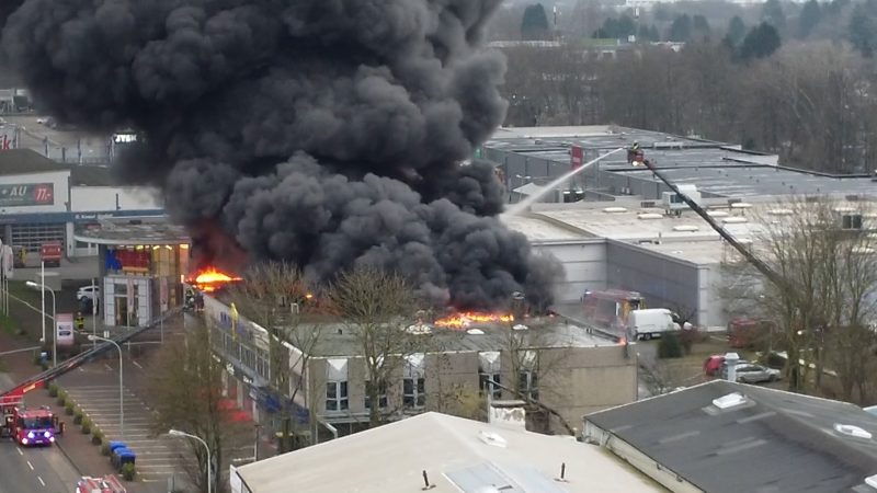 Großbrand in Krefeld (Foto: SAT.1 NRW)