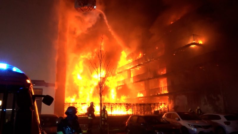 Großbrand in Wohnblock (Foto: SAT.1 NRW)