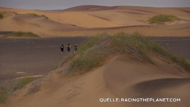 Läufer trainiert für die 4-Deserts-Challenge (Foto: SAT.1 NRW)