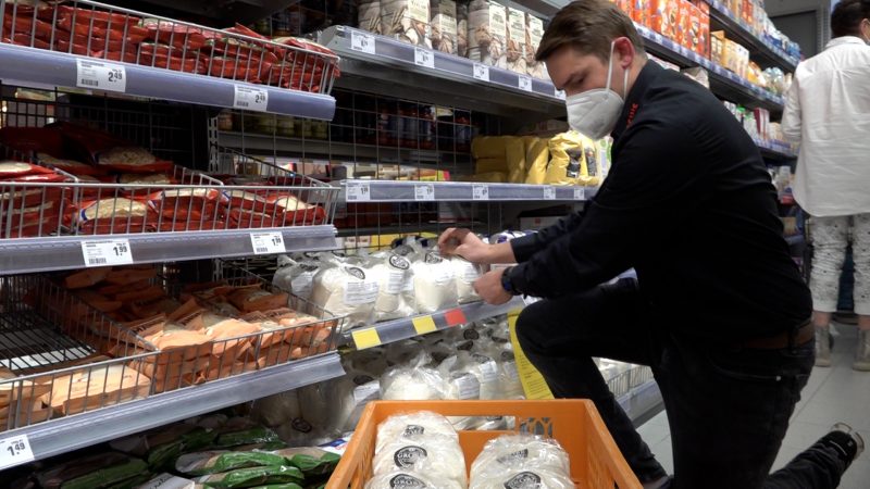 Mit einer Idee gegen den Mehl-Mangel (Foto: SAT.1 NRW)