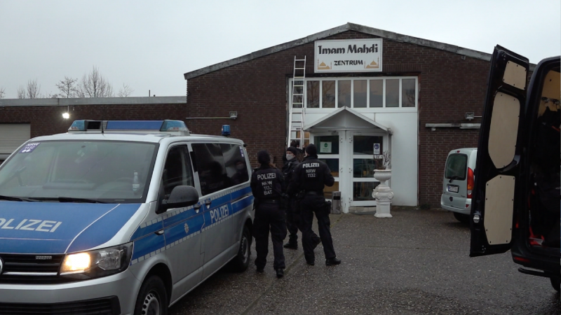 Polizei durchsucht Moschee (Foto: SAT.1 NRW)