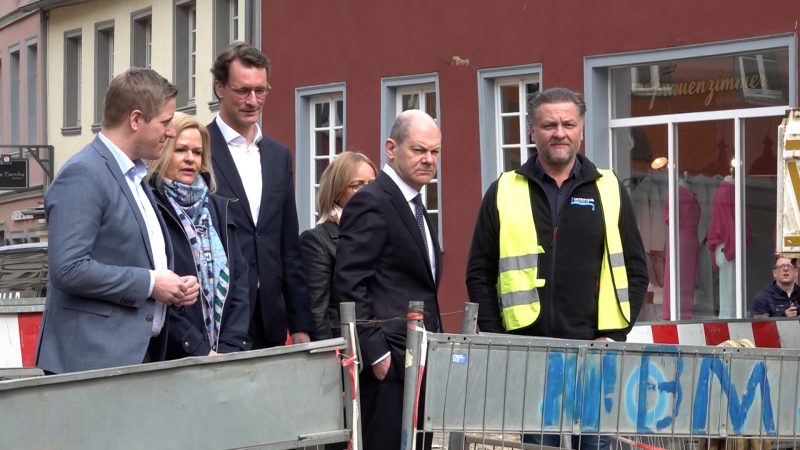 Bundeskanzler besucht Bad Münstereifel (Foto: SAT.1 NRW)