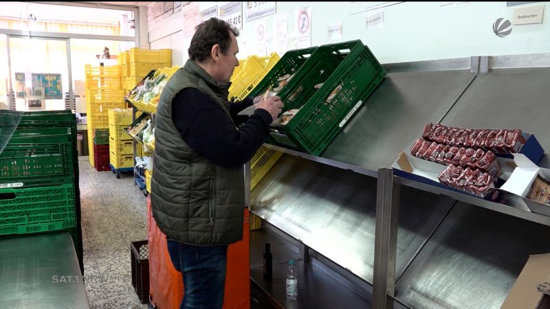 Leere Regale bei der Tafel (Foto: SAT.1 NRW)