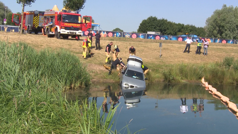 Sex im Auto endet im See (Foto: SAT.1 NRW)