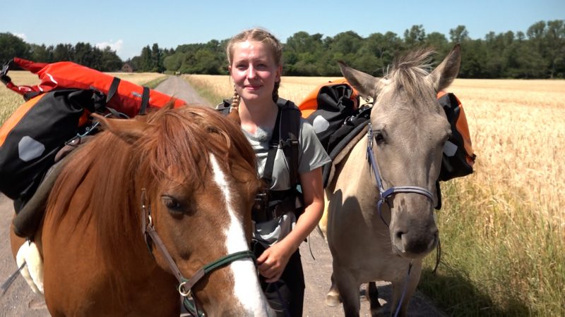 Mit dem Pony quer durch Deutschland! (Foto: SAT.1 NRW)