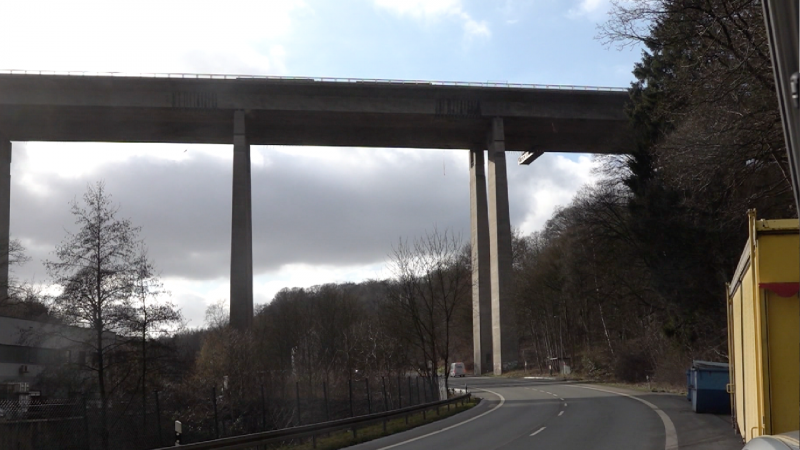 Sprengung der Rahmede-Talbrücke: Pläne vorgestellt (Foto: SAT.1 NRW)