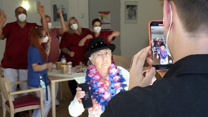 Rentner im TikTok-Fieber (Foto: SAT.1 NRW)