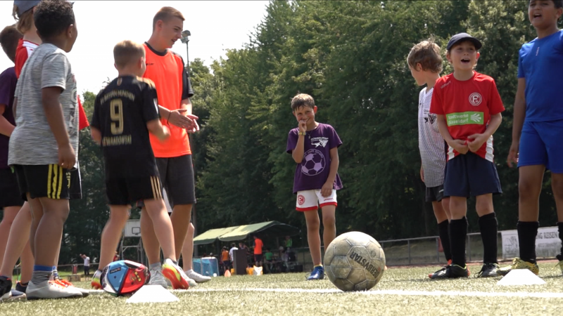 Fußballcamp für ukrainische Kinder (Foto: SAT.1 NRW)