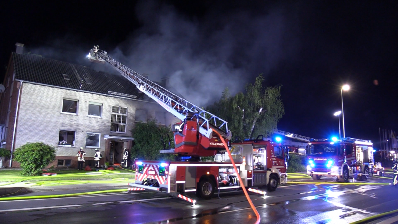 Brand in Bochumer Mehrfamilienhaus (Foto: SAT.1 NRW)