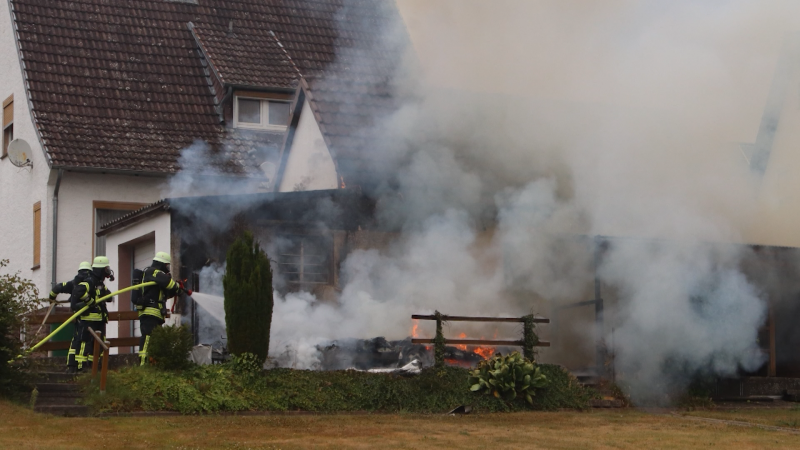 Rentner stirbt in brennendem Wohnwagen (Foto: SAT.1 NRW)