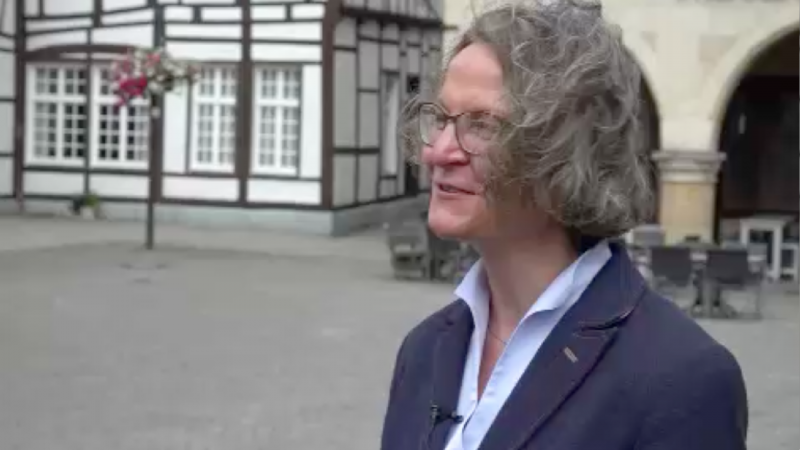 Interview mit Ministerin Ina Scharrenbach (Foto: SAT.1 NRW)