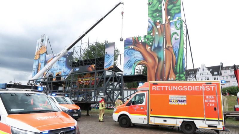 Unfall beim Abbau der Rheinkirmes (Foto: SAT.1 NRW)