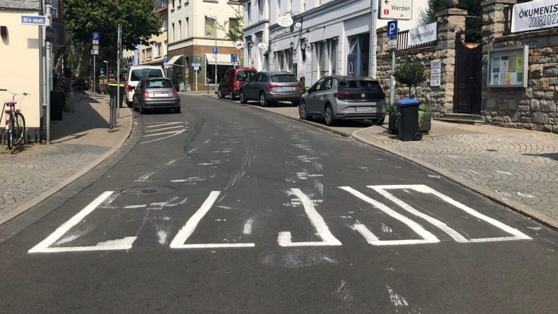 Betrunkener Zebrastreifen-Maler (Foto: SAT.1 NRW)