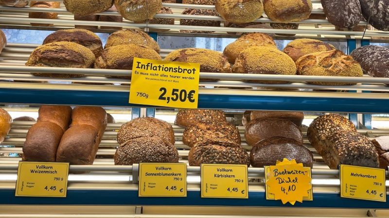 Bäcker verkauft Inflationsbrot (Foto: SAT.1 NRW)